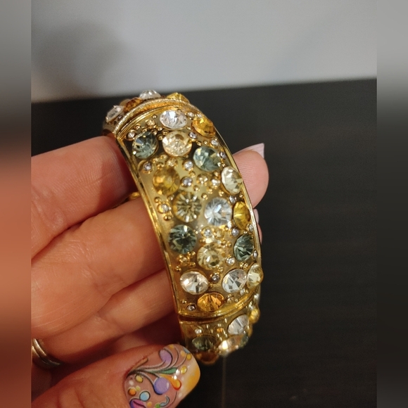 Jewelry - Elegant Gold and Crystal Bracelet